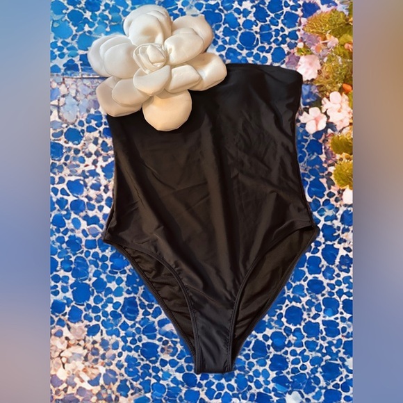 NEW Woman’s Hand-Stitched 3D Flower Off Shoulder Swimsuit Size L - Picture 1 of 10